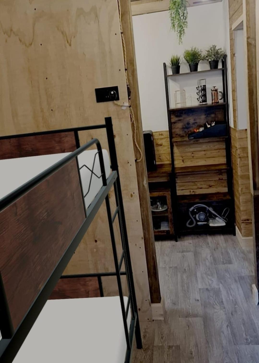 Two-Bedroom Cosy Country Lodge With Private Patio Greenhithe Екстериор снимка