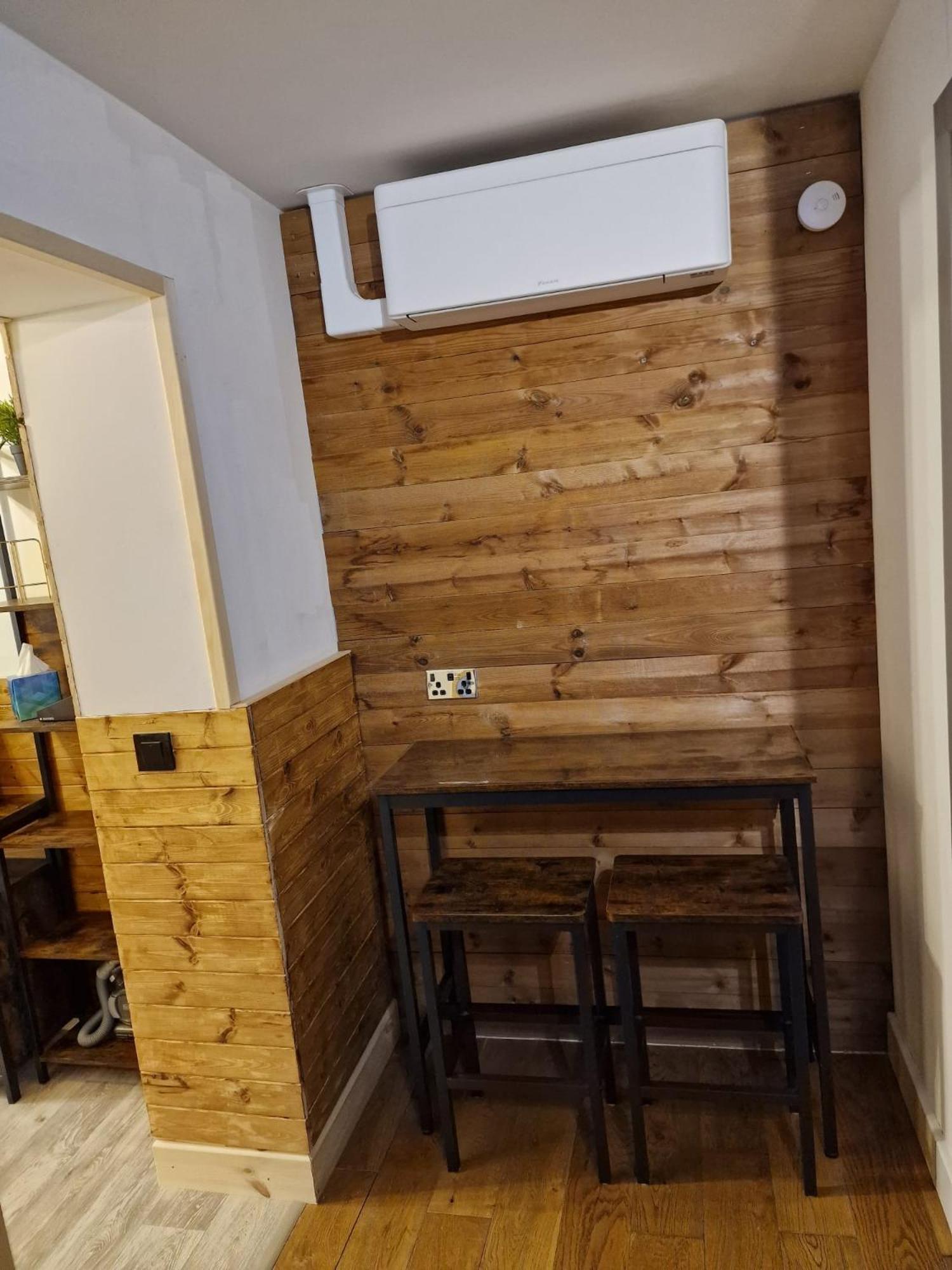 Two-Bedroom Cosy Country Lodge With Private Patio Greenhithe Екстериор снимка