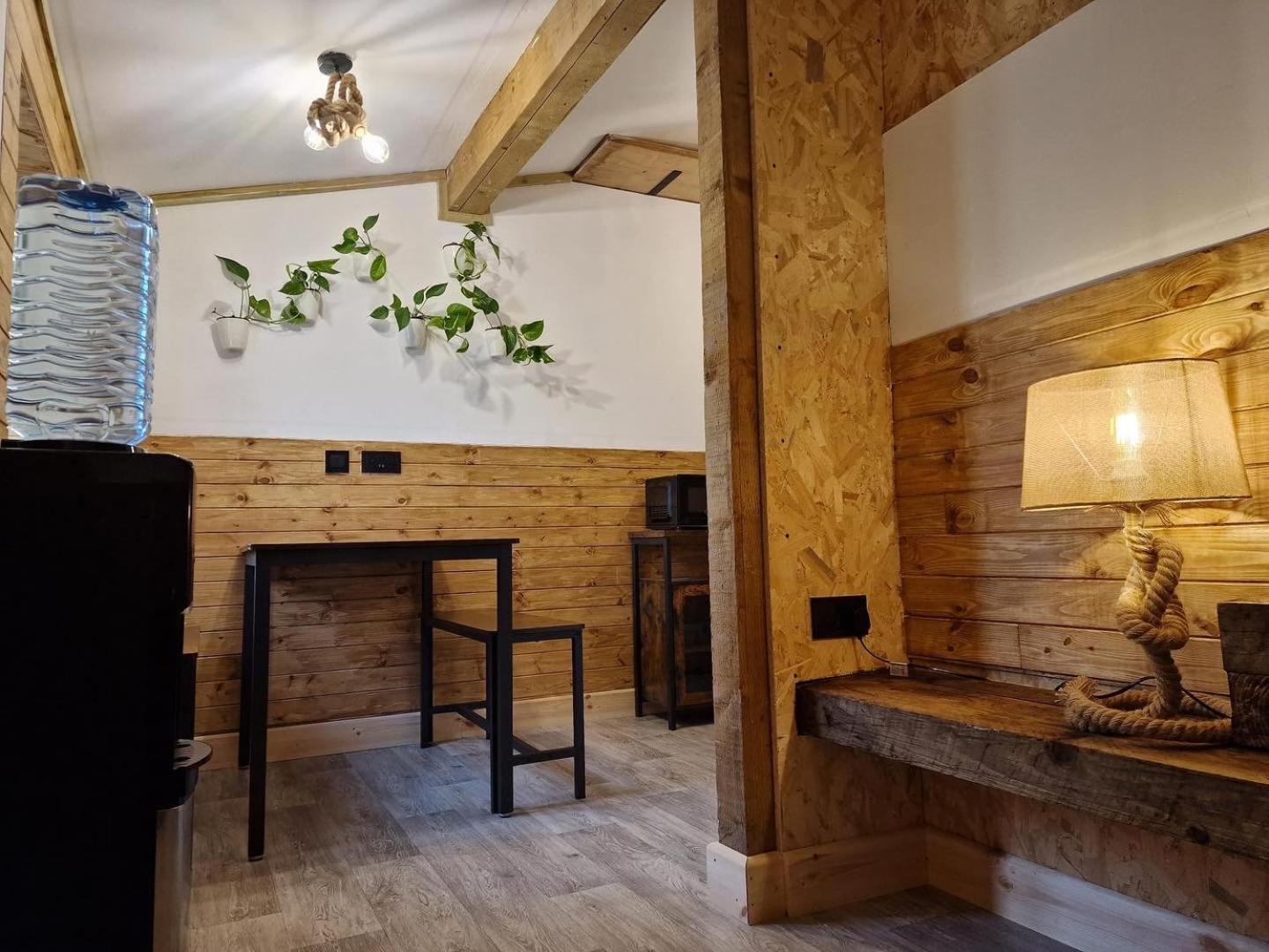 Two-Bedroom Cosy Country Lodge With Private Patio Greenhithe Екстериор снимка